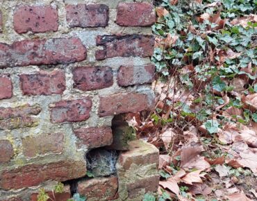 Bröckelnde Hausmauer